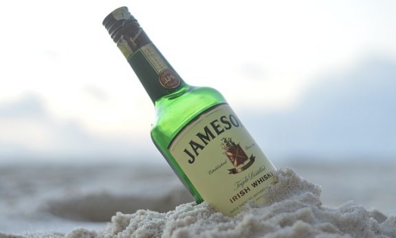 Jameson Whiskey t