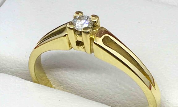 Gyémánt eljegyzési gyűrű